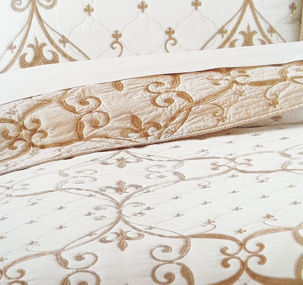 Màu xanh và trắng quá trình bông quilting là để được thêu bìa giường bông đều có máy lạnh ba mảnh mát mẻ vào mùa hè - Trải giường thảm lông trải giường ngủ