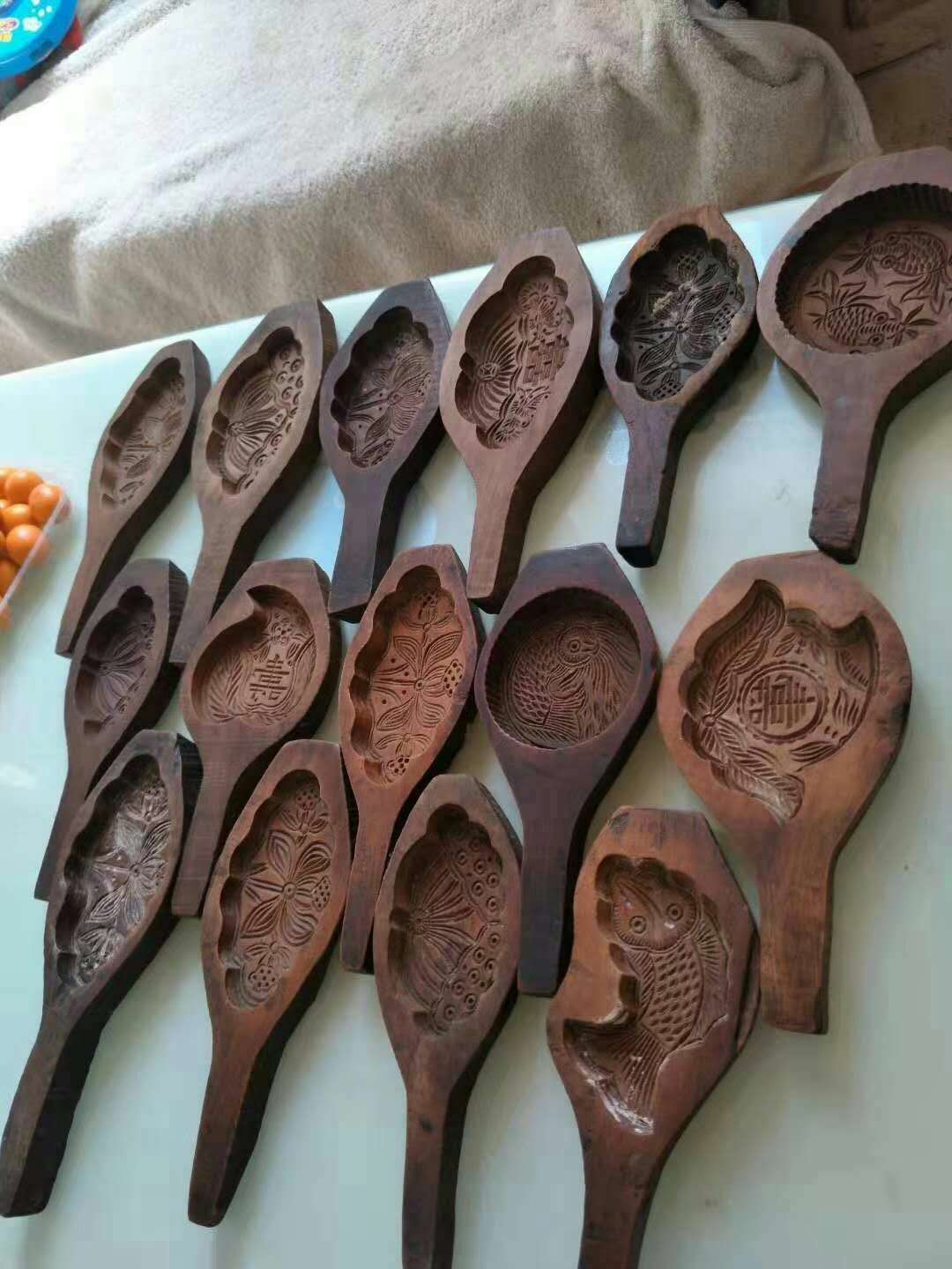 Folklore nostalgia old objects chore old fire molds old clips mooncake old molds steamed buns molds