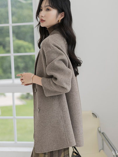 High-End Double-Sided Cashmere Coat for Women, Short Style, 2025 Autumn and Winter New Model, Loose Fit, Elegant Camel Color, Double-Breasted Woolen Coat