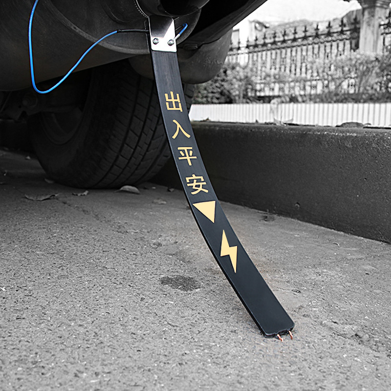 Car with static belt hanging ground strip line miniCabrioClubmanMini chain with rope towed vehicle