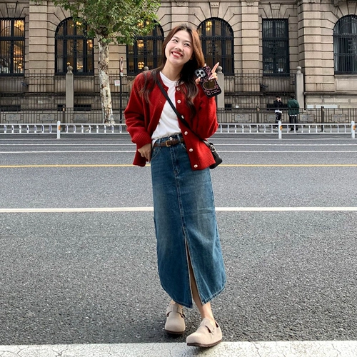 2025 Новый костюм красного платья для женщин весенним матчем с полным набором высококачественных наборов богатых богатых девушек.