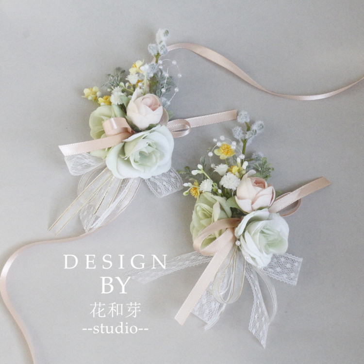 Original handmade fresh light green rose forest leaves Hand flower corsage Bride bridesmaid sister group wrist flower