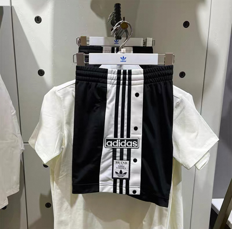 Kuizi's Outlet Adidas Originals Summer Three-Stripe Button-Down Women's Shorts Iu2518 Kuizi's Outlet Adidas Originals Summer Three-Stripe Button-Down Women's Shorts Iu2518