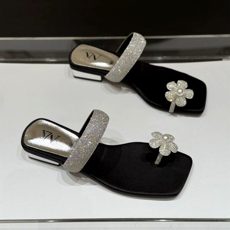 Korean Style Fairy-Style Rhinestone Flower Flip-Flops for Women 2026 New Summer Outdoor Slip-On Thick-Heeled Sandals