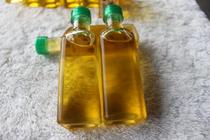 Cold pressed walnut oil low-temperature physical pressing organic high-end edible oil home