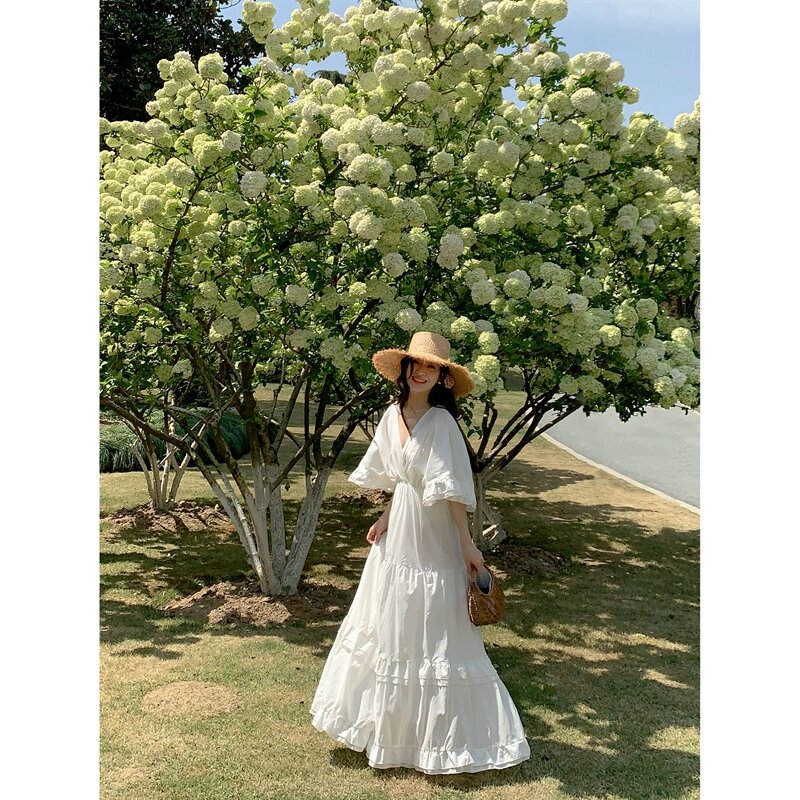 Shen Xiaosu Sj Arrives on the Island with a Vacation-Style Double-Layered Ruffled Large Skirt Dress