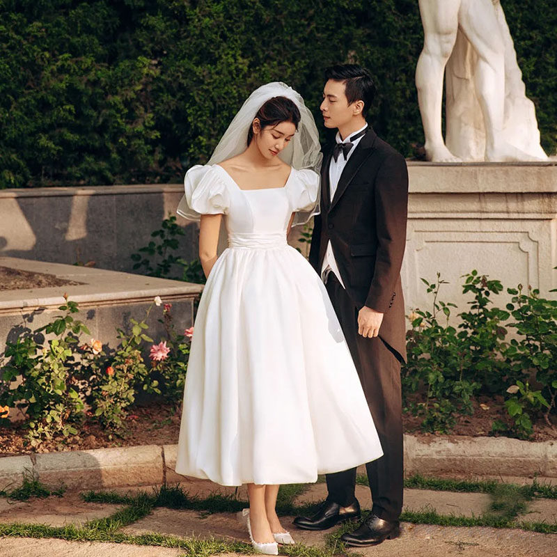 Travel photograph light wedding dress French elegant little man out light gauze wedding dress small white skirt antique simple satin dress