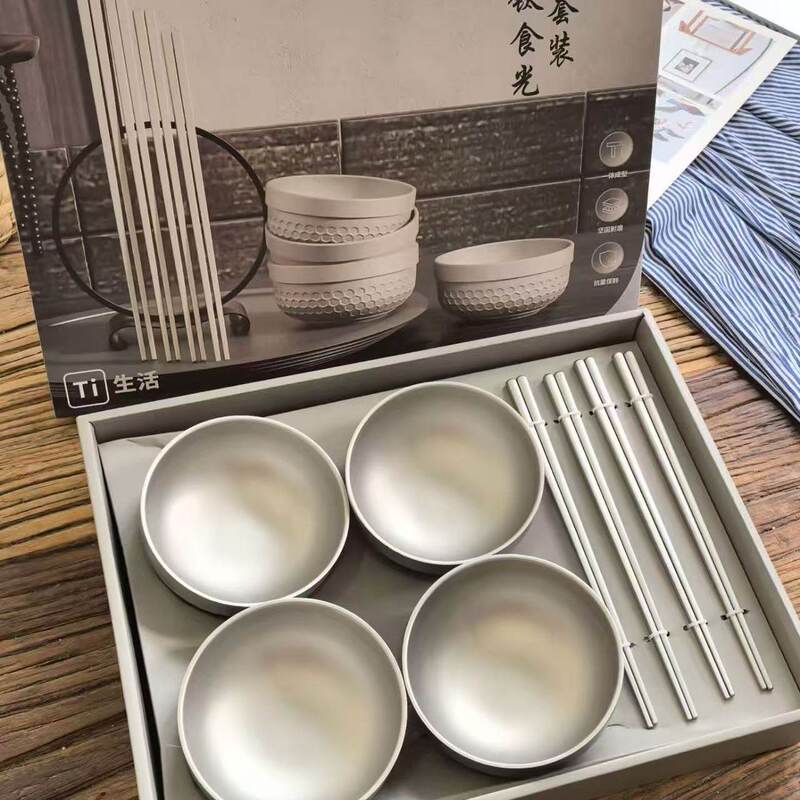 Pure Titanium Tableware Set for Home Use, Light Luxury and High-End Feel, 2026 New Model, High-End Titanium Bowls, Plates, and Spoons