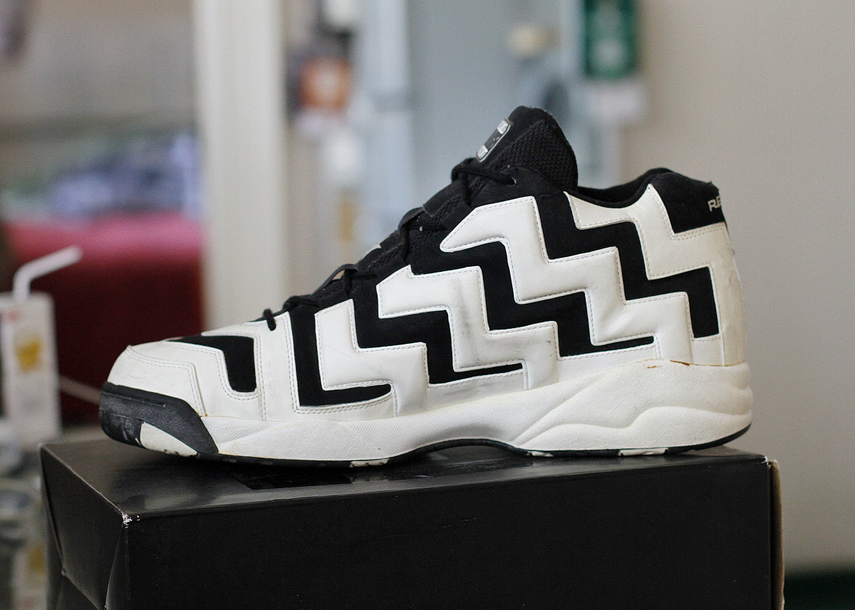 Купить баскетбольные кроссовки Конверс образец напряжения-плеер выпуск ...