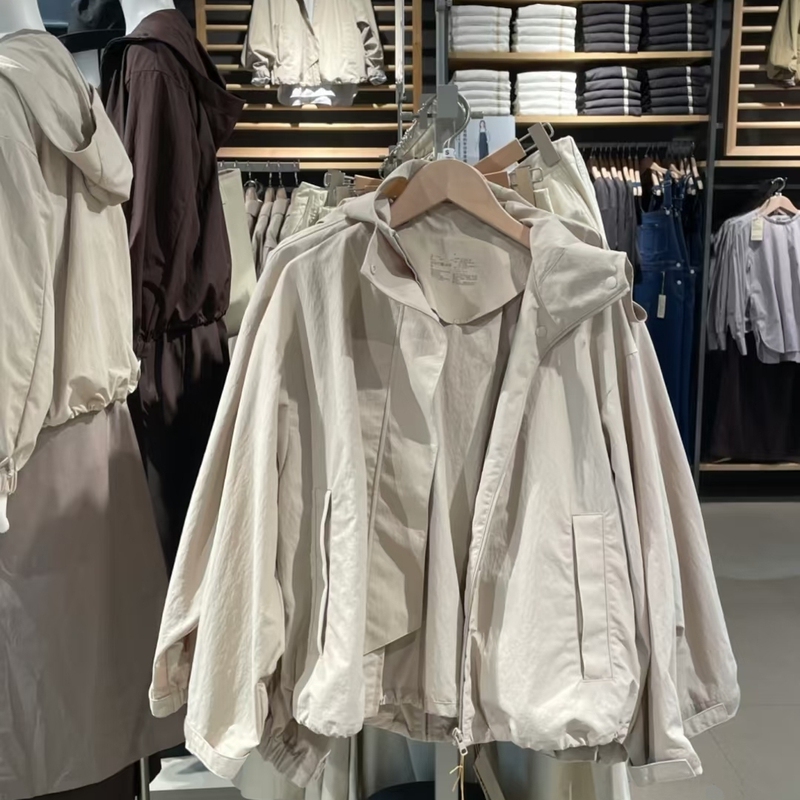 Good Quality Hooded Windbreaker Jacket for Women, Easy to Get Wet, Uv Protection, Portable Hooded Jacket, Spring and Autumn Short Top