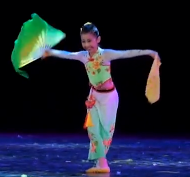 Cutting children's solo dance little dance home 