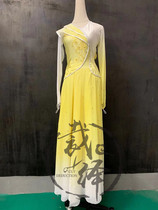 The cut dance new version of the dance of the song Loshen to perform the costumes to perform the classical dance art of the Northern Dance attached to the costumes