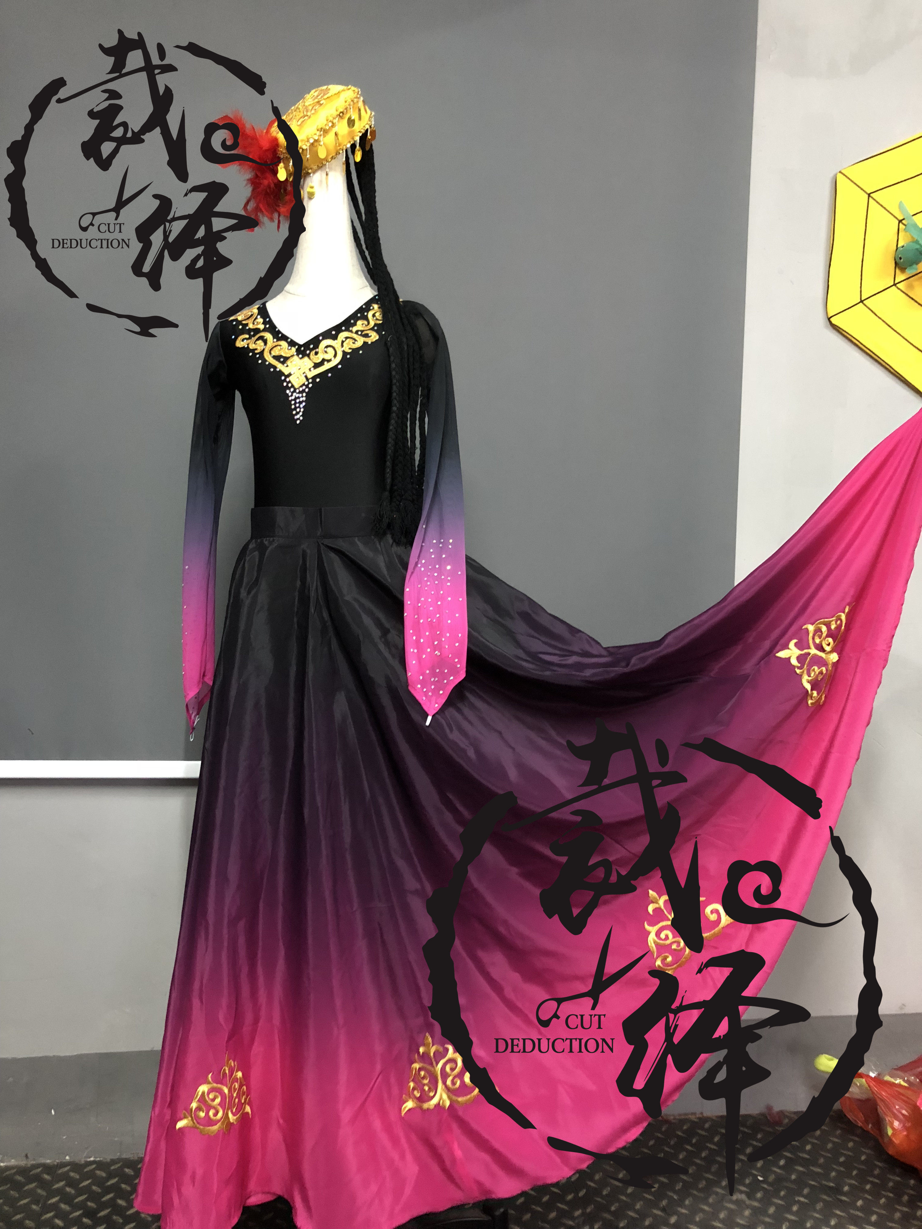 The cut of the  peach Li Cup folk Uyghur ethnic group Chao Yuwei ethnic group dance costumes to perform