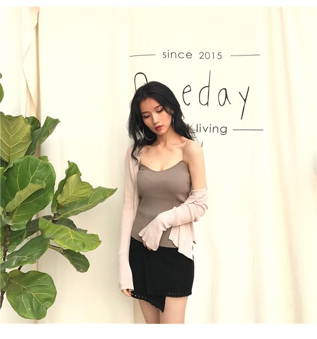 2018 Phiên bản Hàn Quốc của mùa hè mới dành cho nữ cổ chữ V mỏng sọc dọc sọc cứng đan áo đáy quần vest nữ hoang dã áo thun nữ đẹp