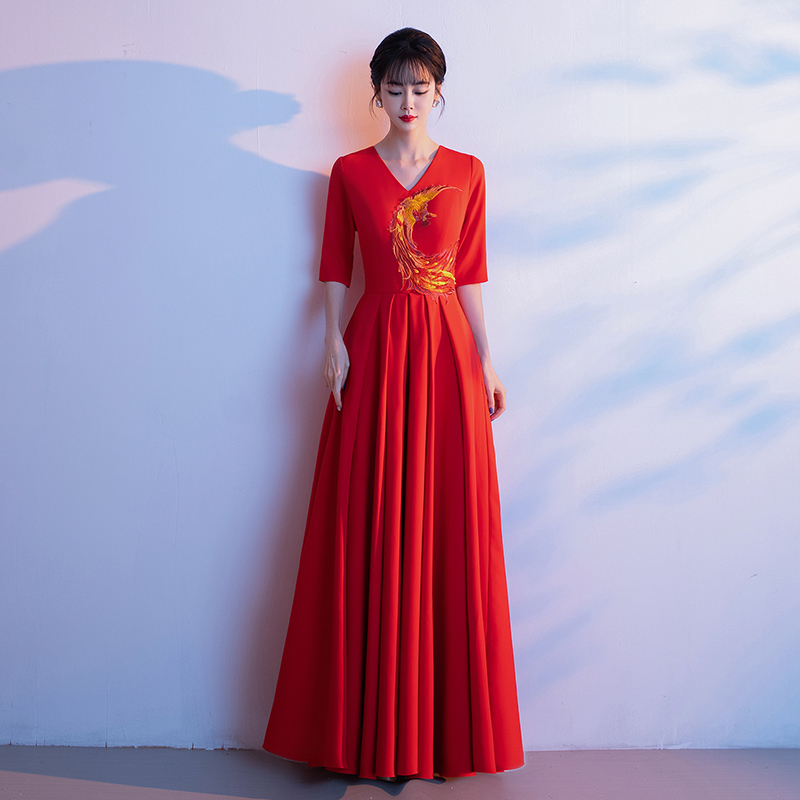 High-End Elegant Red Performance Dress for Female Host, Solo Singer, Poetry Recitation, and Choir Performance