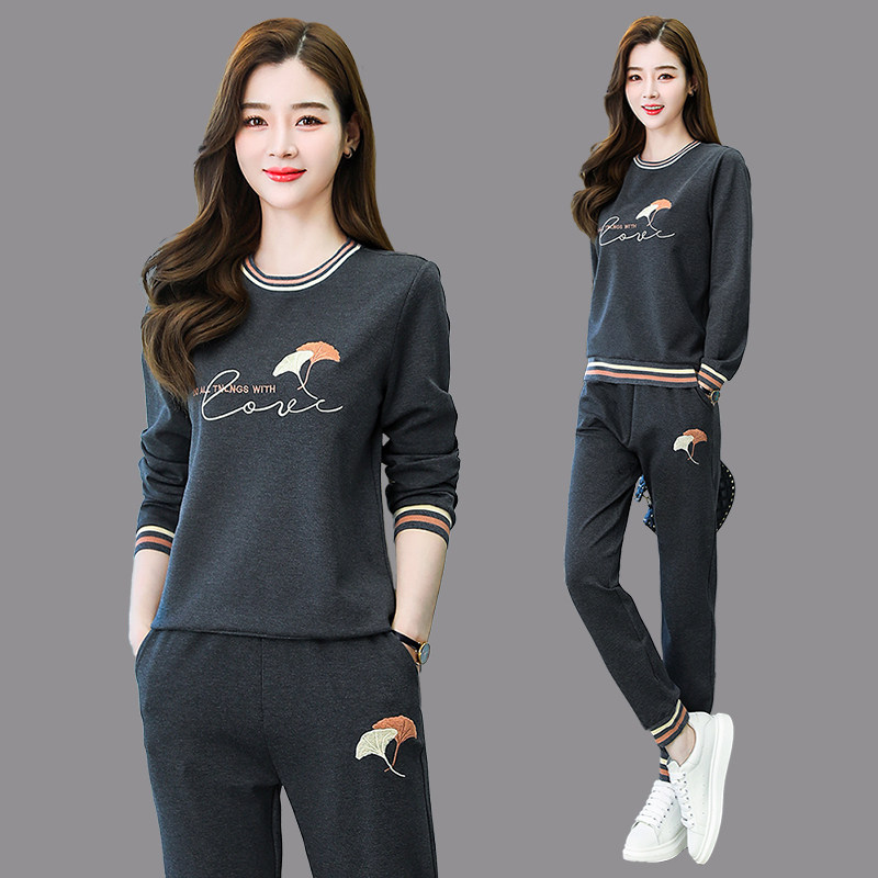 Fashion suit 2022 new women's spring and autumn leisure foreign style age reduction slim fashionable temperament mother two-piece set