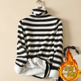 Бархатный демисезонный утепленный трикотажный свитер