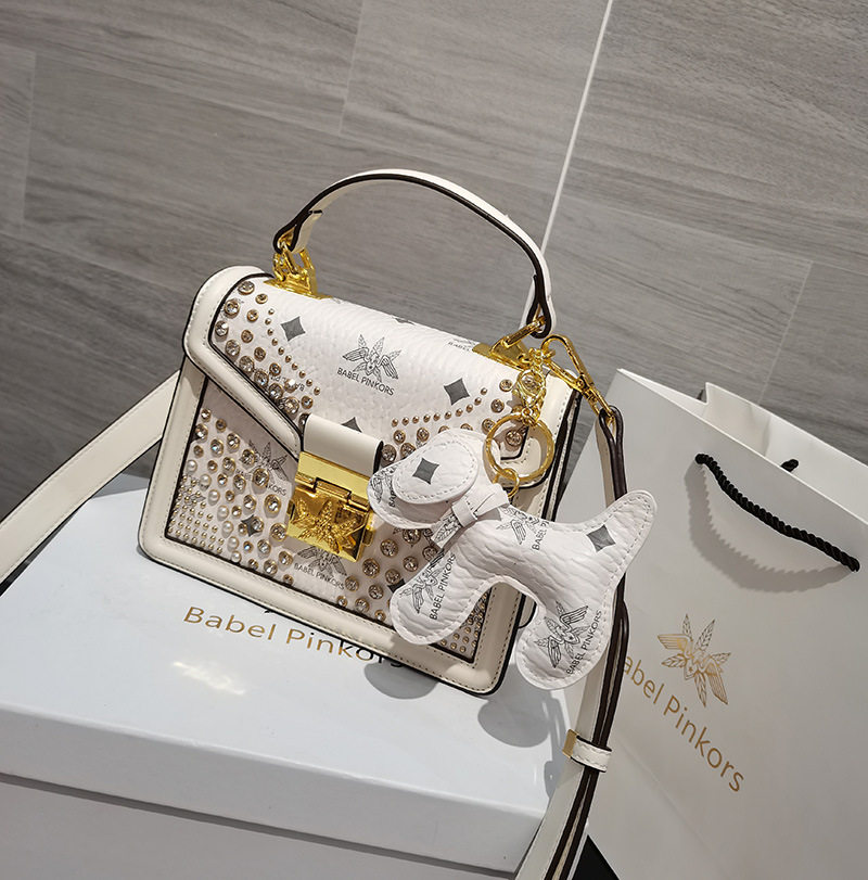 This year Stream Wind net red rivets Water drill envelope Pet Scapegoat puppies Pendant Mobile mailbag Bag Obliquely satchel