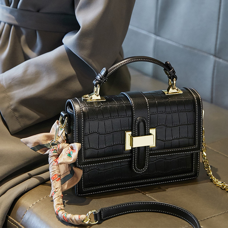 2021 autumn and winter new fashion Han version handbag pet Shoulder Bag Inclined Satchel Bag small square bag Commuter Bag Tide