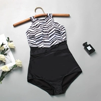 Черно -белый бар