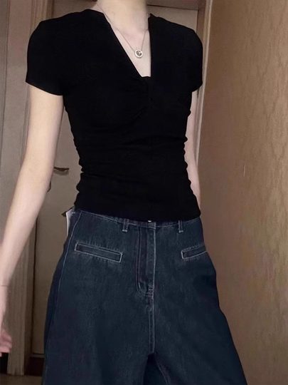 Черный женский топ с v-образным вырезом и короткими рукавами во французском стиле, лето 2025, новый нишевый дизайн, женский топ на правое плечо, утягивающий талию