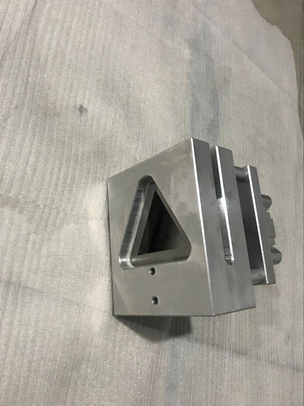 Wide-source precision die pneumatic punching machine triangular hole customer can be consulted according to the specification size