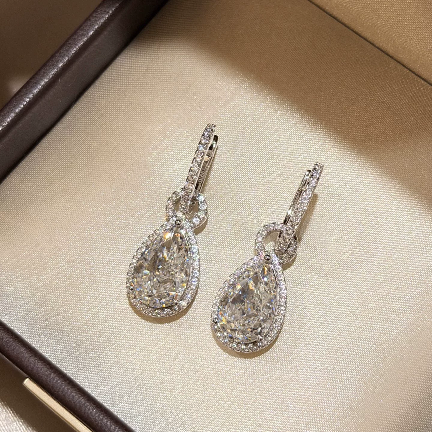 Серьги-капли, серебро 925, инкрустированы кристаллами, съёмный дизайн, лёгкая роскошь