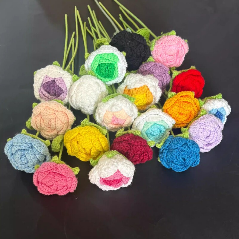 Finished Handmade Crochet Gradient Rose Bouquet Hand-Held Flower Yarn Roses Valentine's Day Gift for Best Friend or Couple