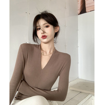 V Collar Sexy Foreign Air Beating Undershirt Woman In Slim Black Long Sleeve T-shirt Short with a hitch to the top of the blouses