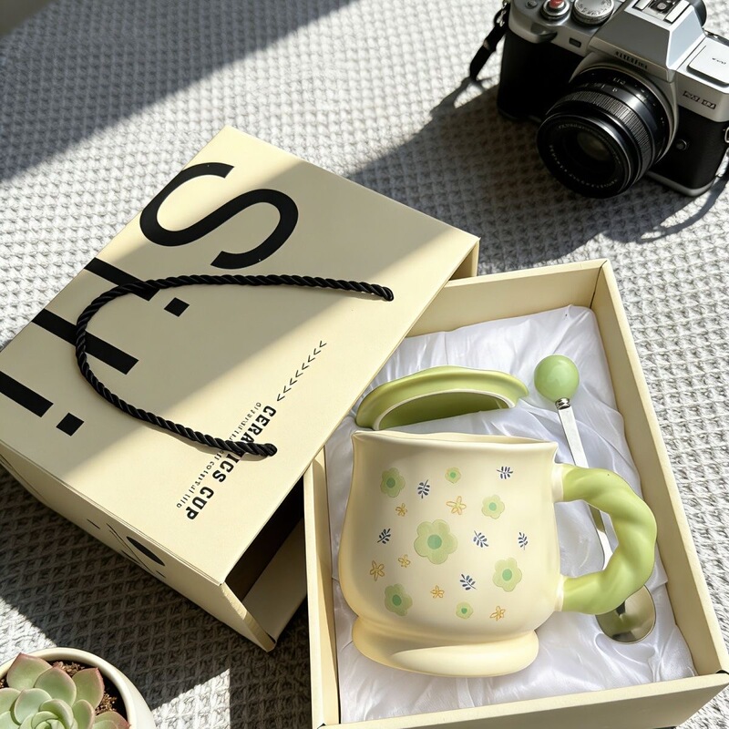 New Style Fresh and Beautiful Mug with Lid, Floral Ceramic Mug for Mother's Day, Gift for Girls' Birthday