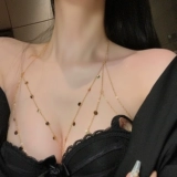 Странная мать -в -чередую цепь грудиной цепь Европа и Америка.