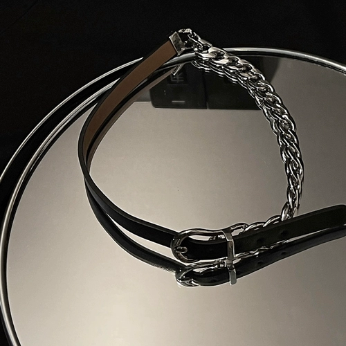 Черный чокер, ожерелье, аксессуар, цепочка до ключиц, изысканный стиль, яркий броский стиль