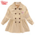 Coat áo gió Trong Big Child Air pom Gấu trẻ em mùa xuân và mùa thu ăn mặc mới của Hàn Quốc phiên bản Cô gái tiếng Anh cho trẻ em bé dài 