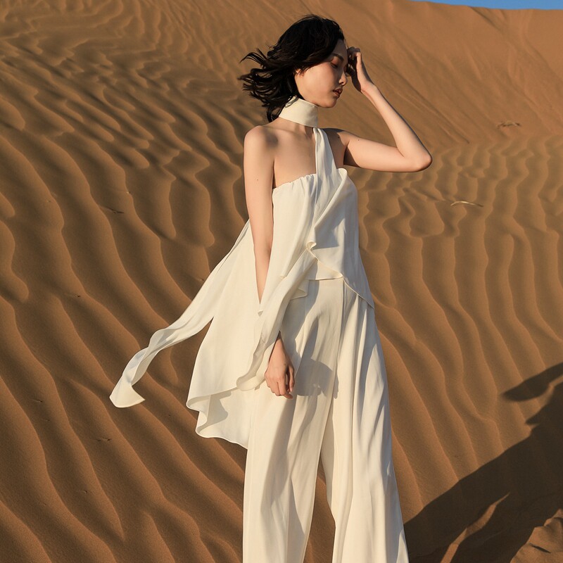 The Tibetan temperament of the Tibetan temperament Van obliteration is connected with a wide leg long pants summer seaside holiday clothes Desert travel.