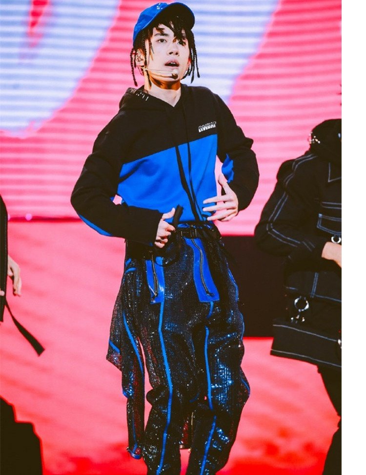 TFBOYS Yi Qian Qian tiệc sinh nhật với cùng một đoạn lỏng lẻo màu đen và màu xanh khâu tay áo dài nam và nữ áo len thủy triều áo hoodie ngắn tay