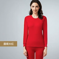 Женская круглая шея красная