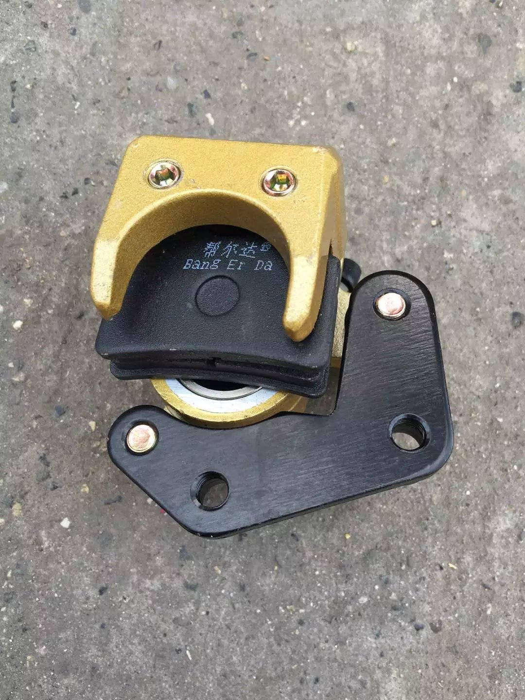 Phụ kiện xe máy Rùa nhỏ Vua trước Đĩa phanh 50 Giả giả Fia Qiaoge WISP Bơm phanh lắp ráp Phanh Pad - Pad phanh phanh đĩa xe máy
