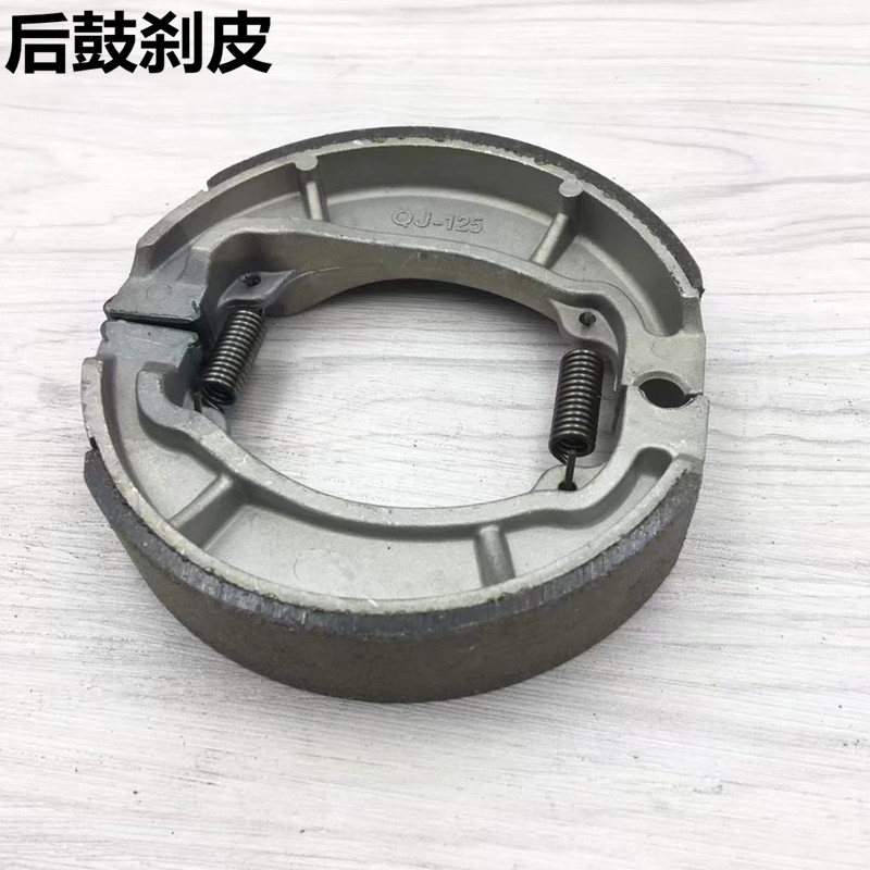 Phanh đĩa xe máy Qianjiang QJ150-19C / 19A Qian Jianglong Lan Baolong má phanh trước và sau Phanh đĩa thắng xe tay ga
