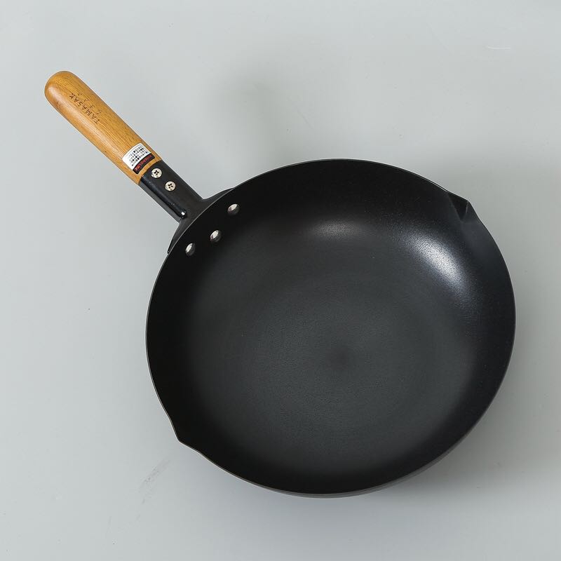 Coating-free health and safety iron pan 30CM bimouth frying pan 1800°C high temperature casting process