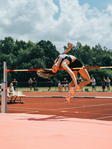 Olympic high jump crossbar bent over the pole track and field competition fiberglass high jump high jump school high jump training equipment