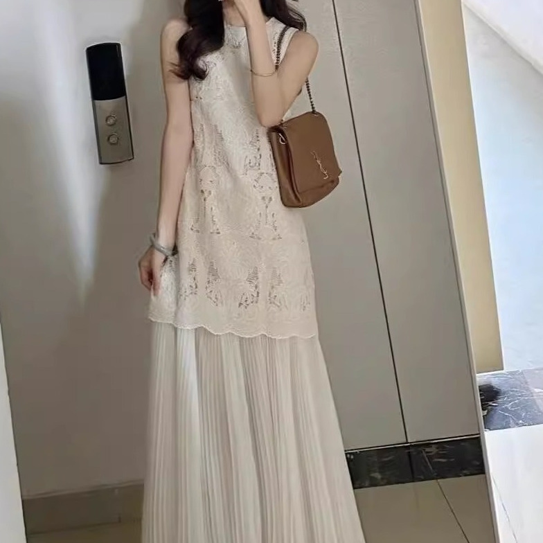 2026 French-Style High-End Gentle and Elegant Heavy-Duty Hollow-Out Crochet White Sleeveless Patchwork Faux Two-Piece Pleated Dress