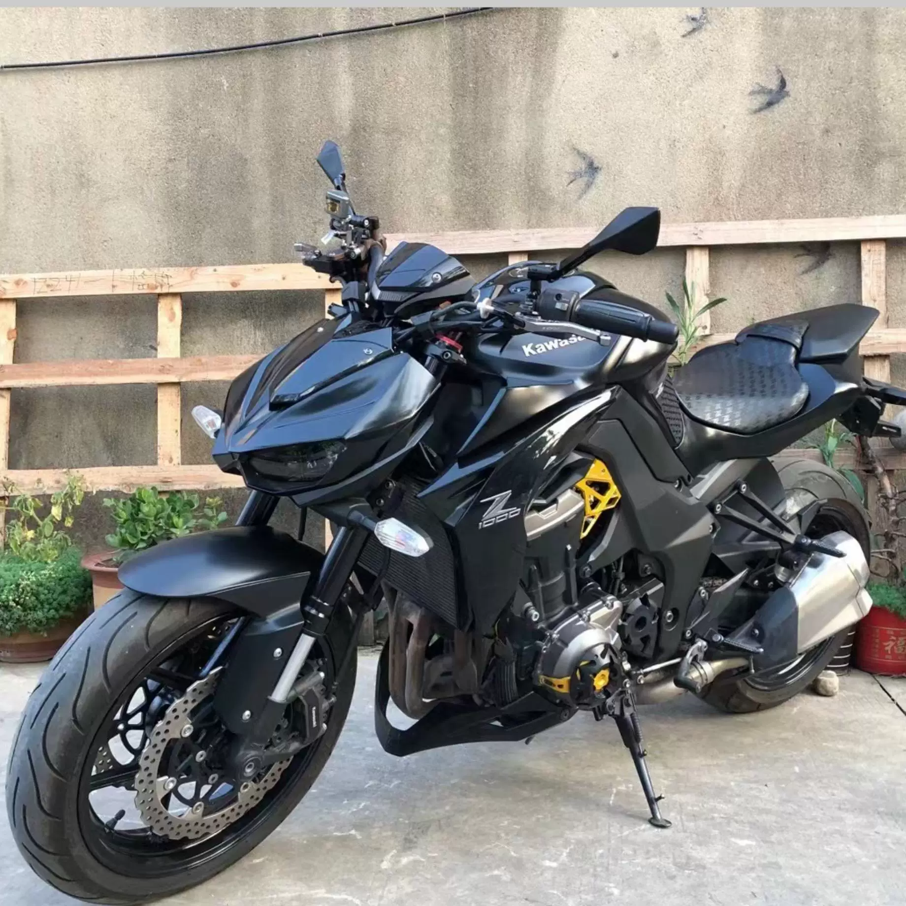 Мотоцикл Kawasaki Z1000, 400 см³ двухцилиндровый, с водяным охлаждением, подержанный спортивный