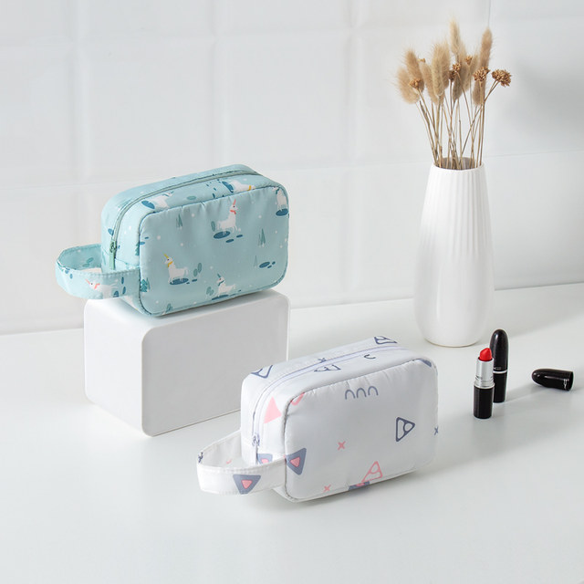 Portable cosmetic bag