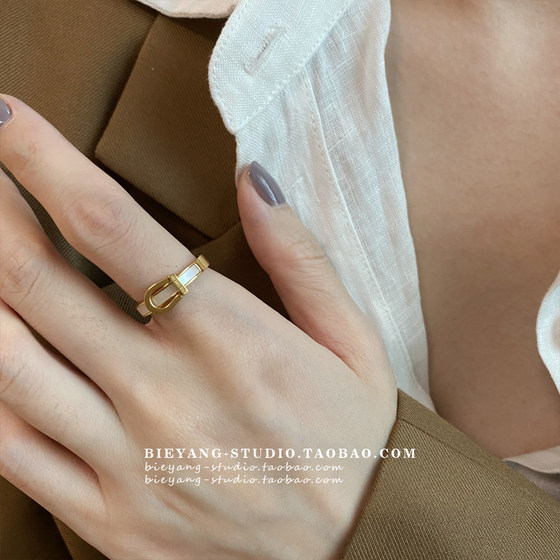 Zuoran Light Luxury Niche Design Natural Fritillary Belt Design Thin Ring Simple Gold Titanium Steel Ring RF99