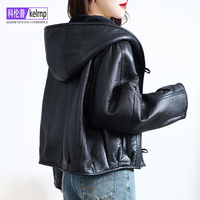 女性用シープスキンファーコート 2025年冬新作 ショート丈フード付きウエスタンスタイル ラムウール シープシアリング リアルファーコート