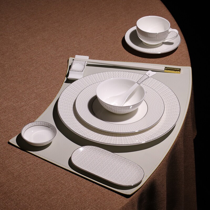 New Jingdezhen Bone China Tableware Set for Hotels, Private Clubs, Model Rooms, and Units, Four-Piece Set of Bowls, Plates, and Spoons