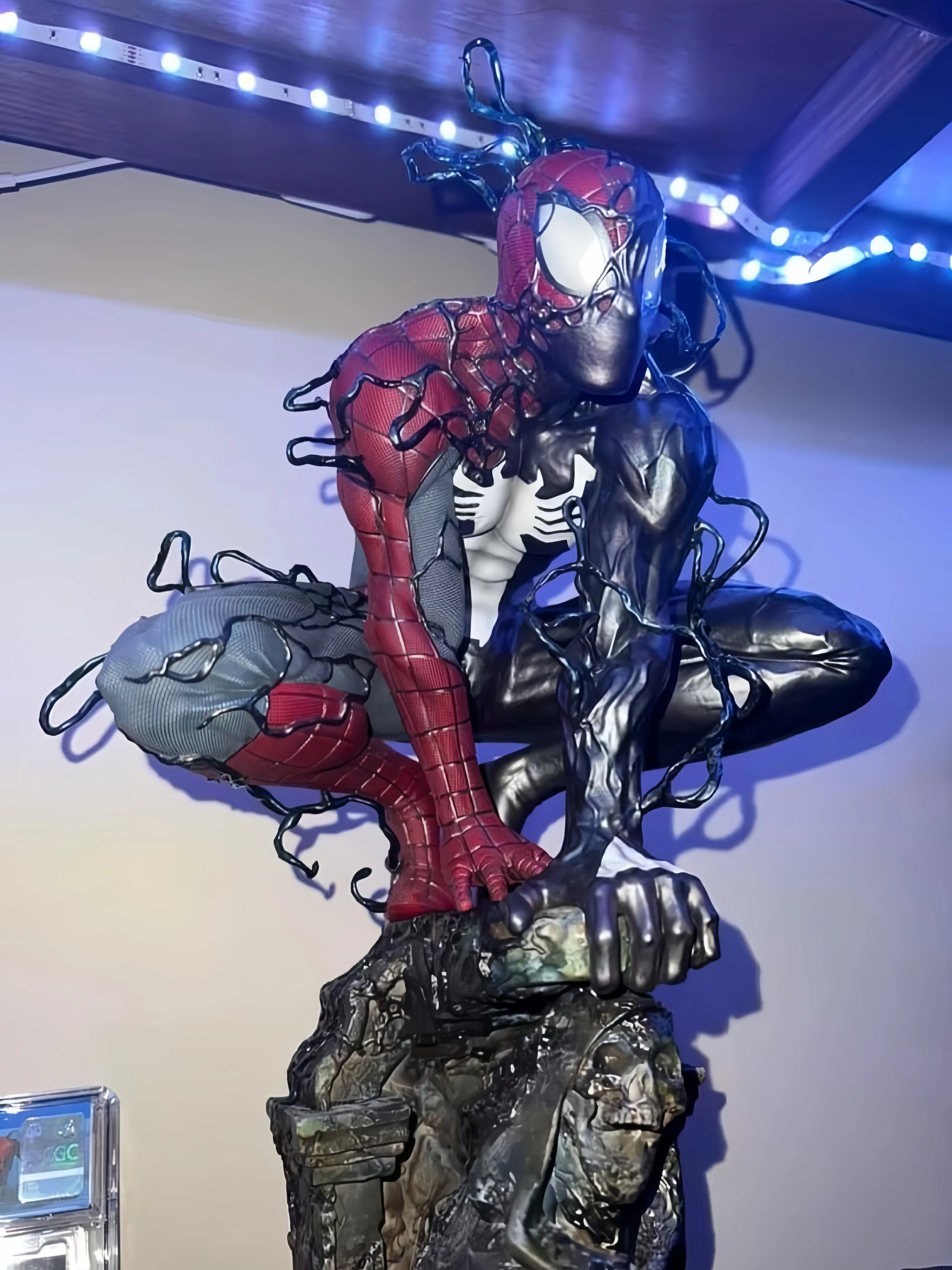 [40 см высоты] Фигурка‑статуэтка из серии Marvel Симбиот Спайдер‑Человек, стильный декоративный GK‑модельный сценический элемент