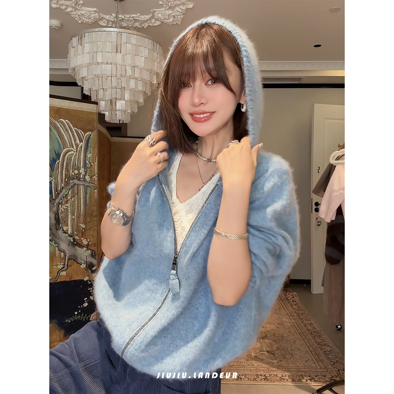 Lan Deur【Fengyue Luobu】Sheep Wool Korean Retro Loose Slimming Hooded Knitwear Lan Deur【Fengyue Luobu】Sheep Wool Korean Retro Loose Slimming Hooded Knitwear