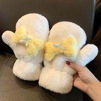 Молочно-белый