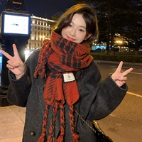 Оранжево-красный